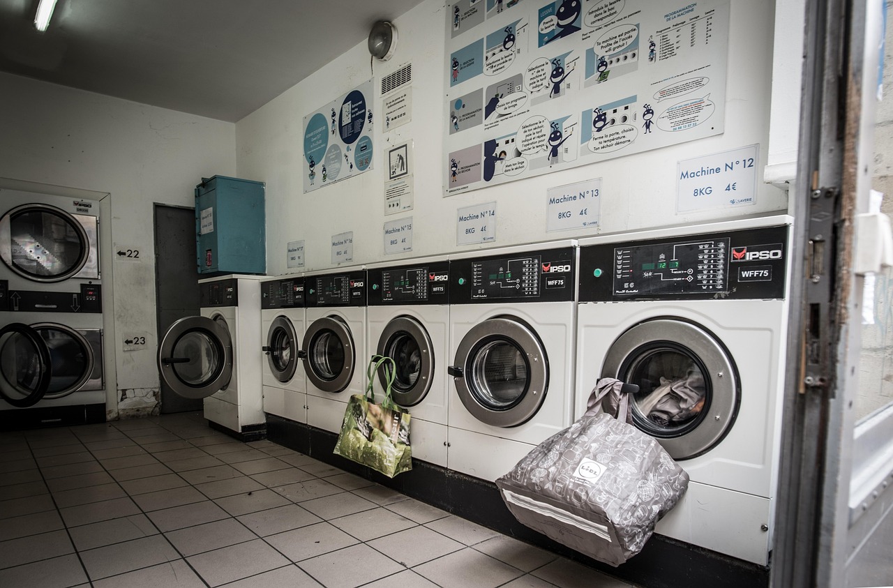 24-Hour Laundromat Etiquette: A Guide to Being a Considerate Customer