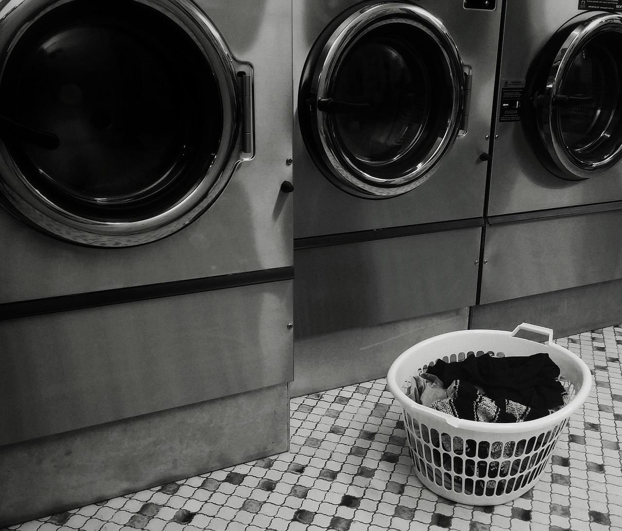 Safety Tips for Using 24-Hour Laundromats